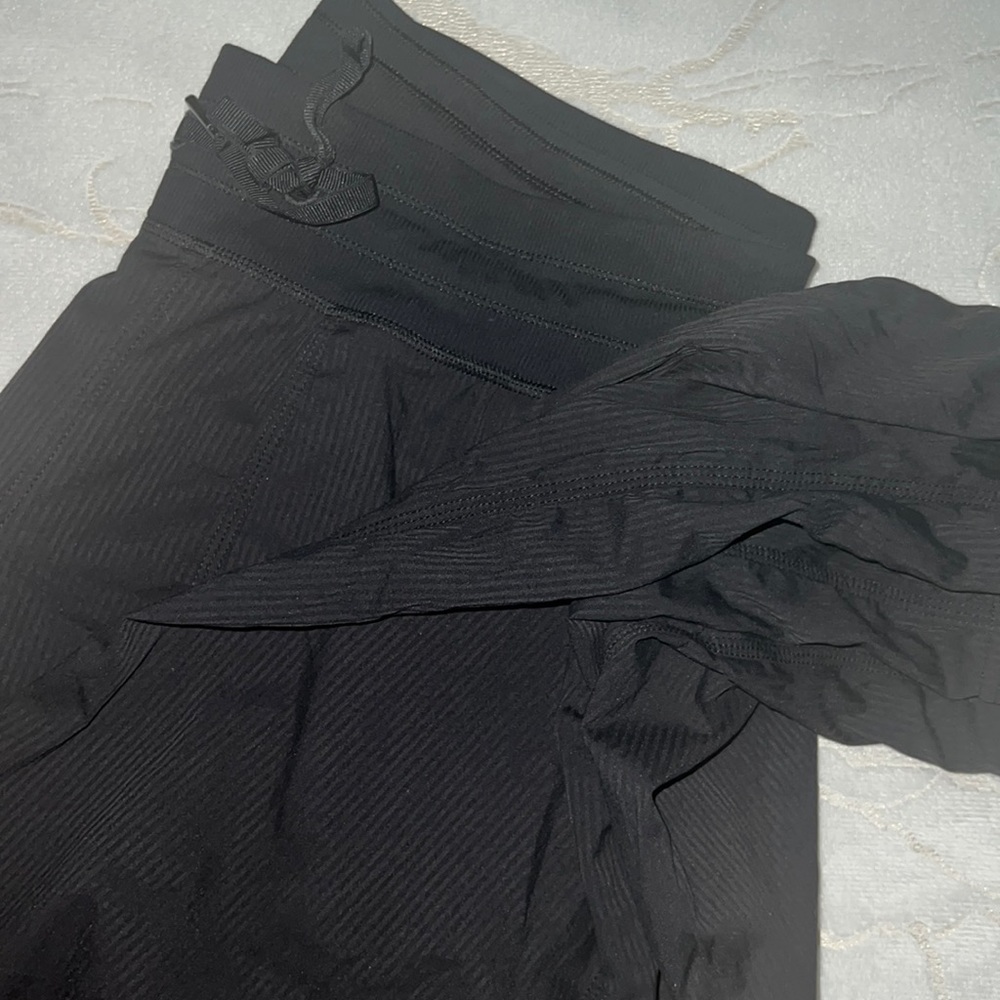 Gently worn Lululemon Dance Studio Mid-Rise pants. Size 10